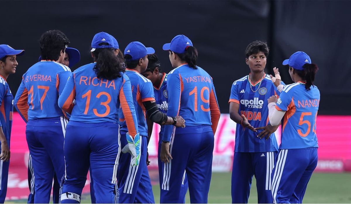 Mandhana and Deepti Shine as India Outclass Pakistan in T20 World Cup Opener